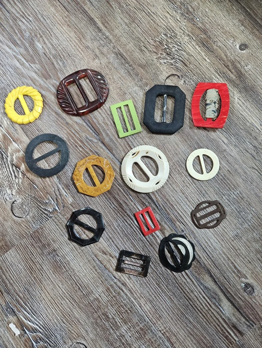 14 Vtg Plastic Belt Scarf Buckles Various Colors Sizes Red Black Yellow White Cl